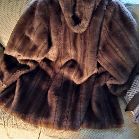 Vintage  fur coats - Picture 4 of 6